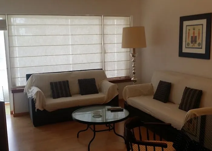 Piso De 3 Habitaciones, Con Garaje Incluido, A 1500 Metros De La Catedral *